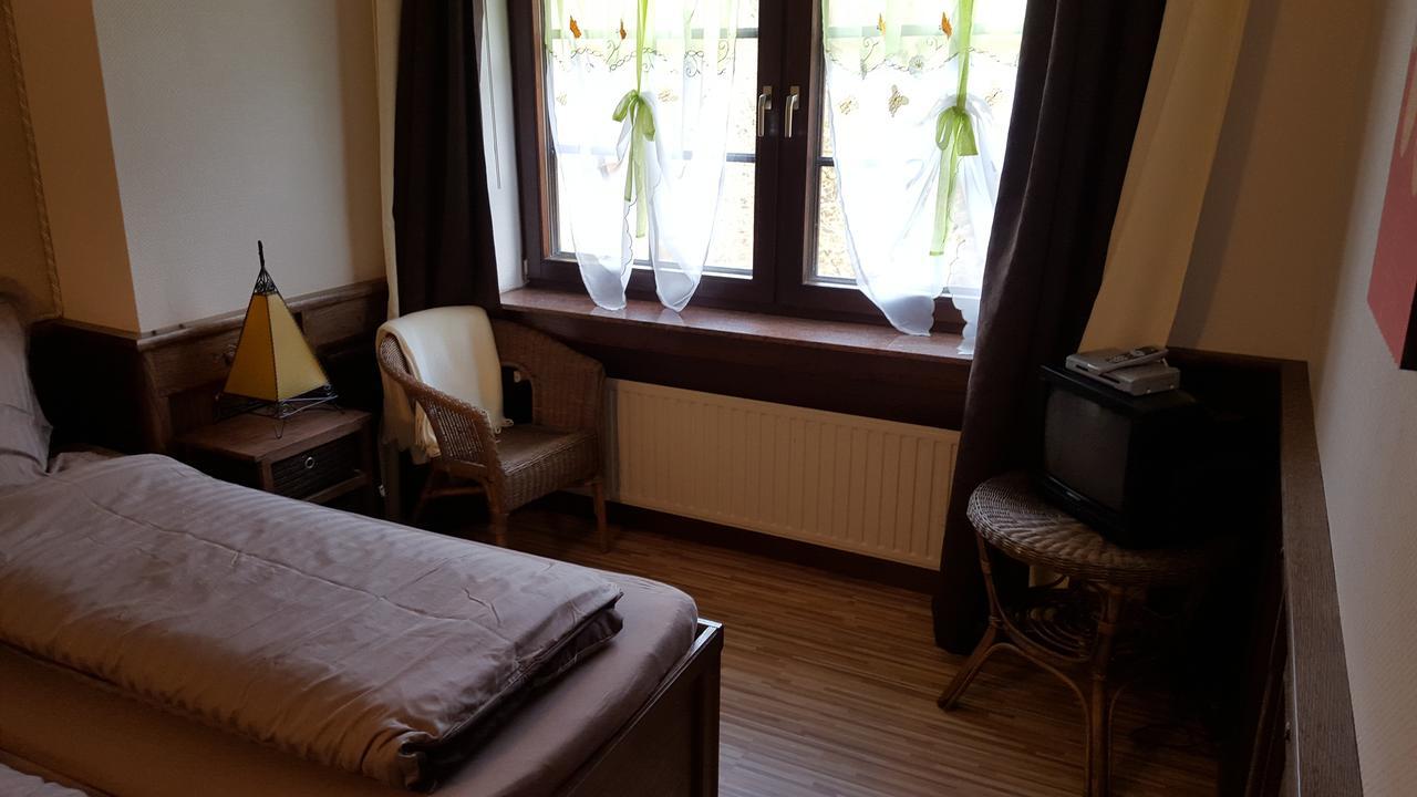 Landhotel Zum Doppeldecker Kirchen  Exterior photo