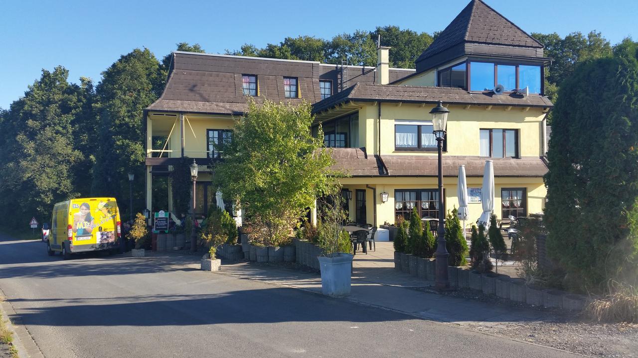 Landhotel Zum Doppeldecker Kirchen  Exterior photo